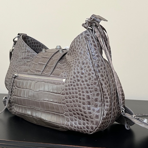 Hurry 6 more spots left! Customer Appreciation!! BALENCIAGA  Le Cagole Bag - Picture 14 of 16